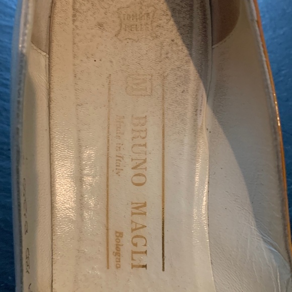 Vintage Two-Tone Peephole Pumps - Picture 2 of 15